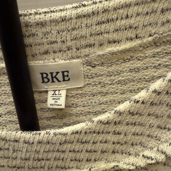 BKE Women's Striped Cream and Gray Sweater - Picture 3 of 3